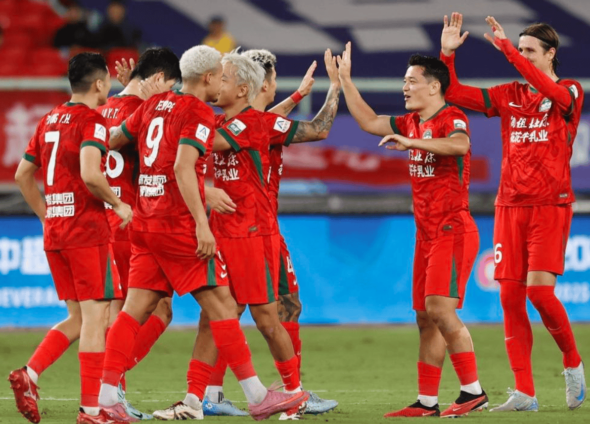 关于离谱！武汉三镇队长鼓劲备战中超AC米兰今夜伤情更新，AC米兰再遭质疑备战葡超的信息